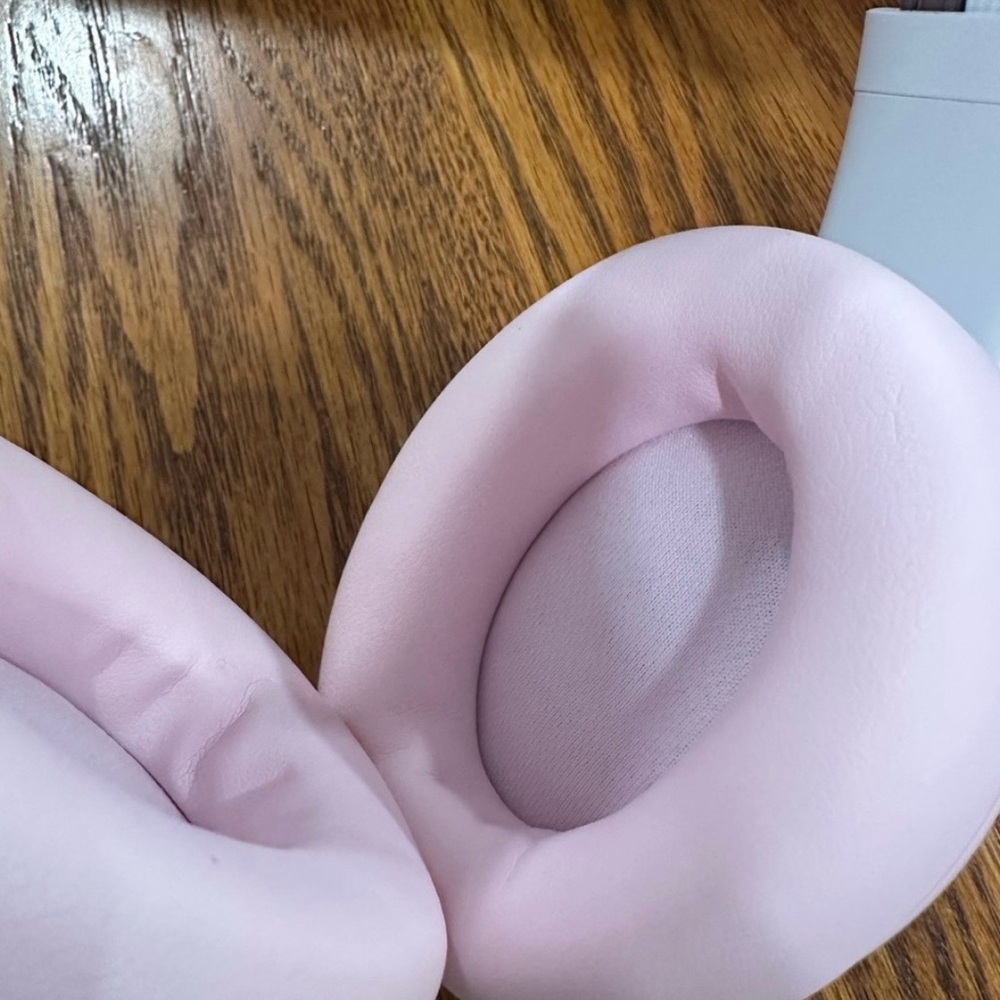 Beats by Dre
Beats Studio Pro
Bluetooth Wireless
Headphones - Matte Pink - Picture 8 of 13